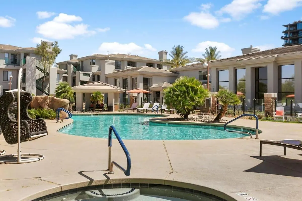 Апартаменты 2Br Cozysuites At Kierland Commons With Pool #05 Скоттсдейл США