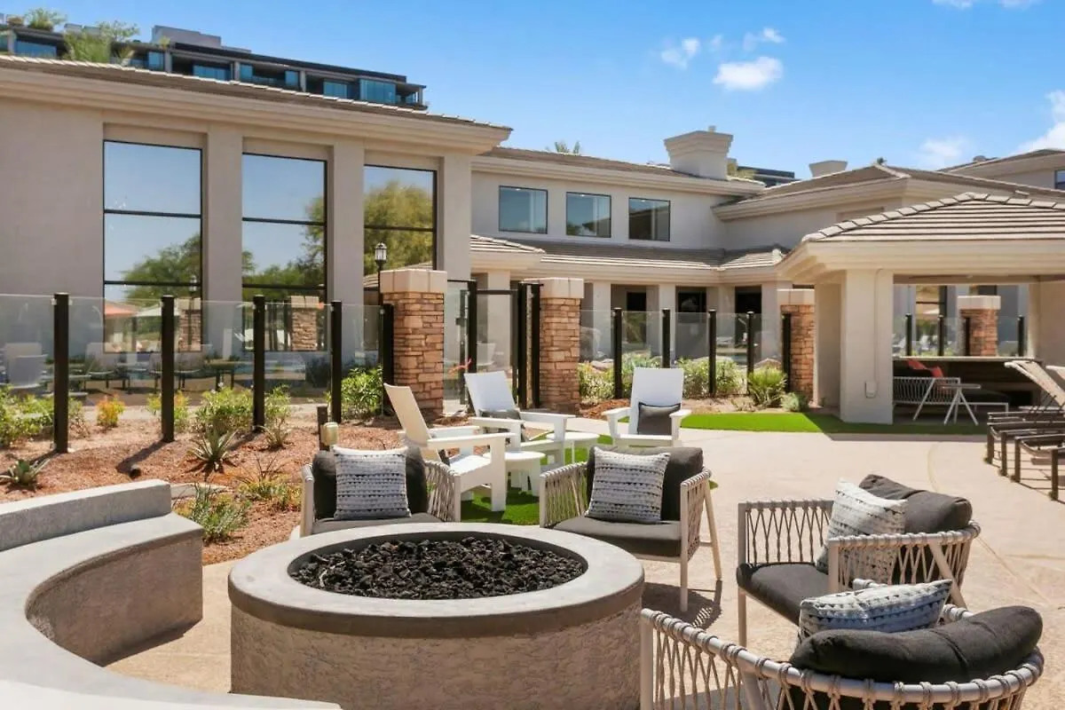 Апартаменты 2Br Cozysuites At Kierland Commons With Pool #05 Скоттсдейл США
